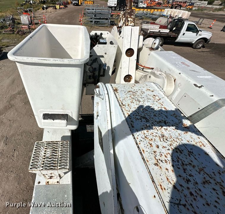 image for item NP9659 2006 Ford F750 Super Duty  bucket truck