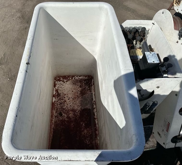 image for item NP9659 2006 Ford F750 Super Duty  bucket truck