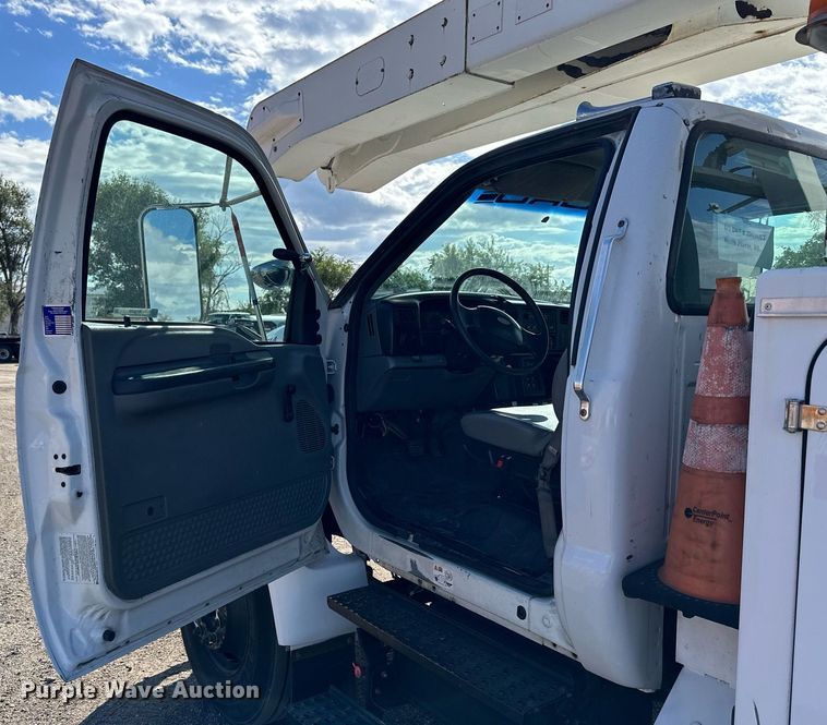 image for item NP9659 2006 Ford F750 Super Duty  bucket truck