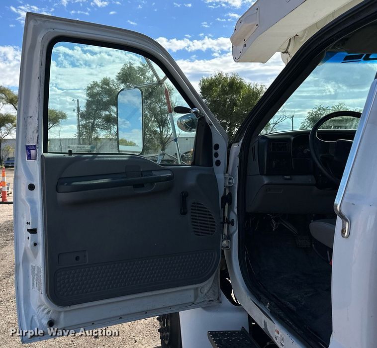 image for item NP9659 2006 Ford F750 Super Duty  bucket truck