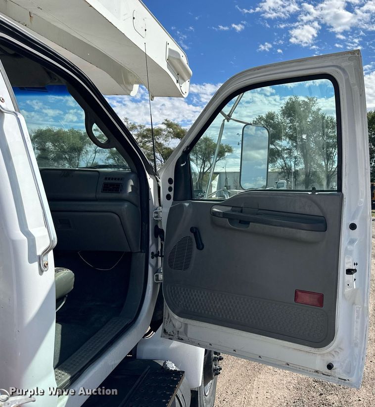 image for item NP9659 2006 Ford F750 Super Duty  bucket truck