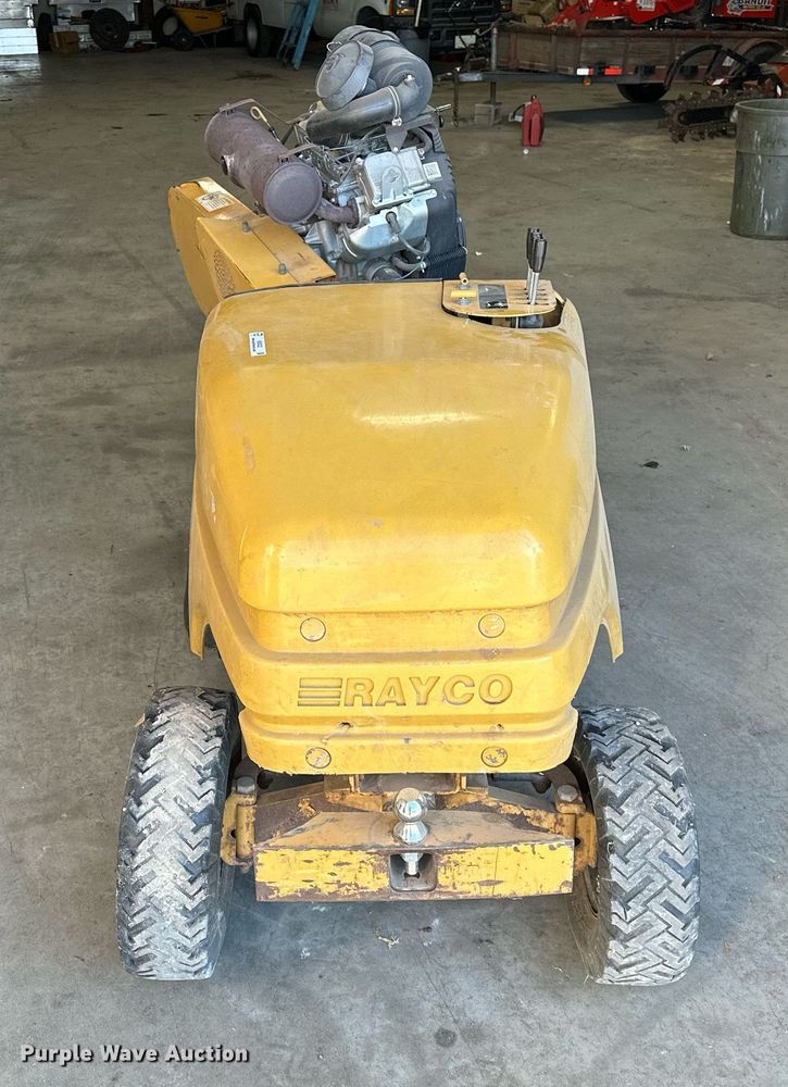 image for item NQ9322 2005 Rayco RG1631  stump grinder