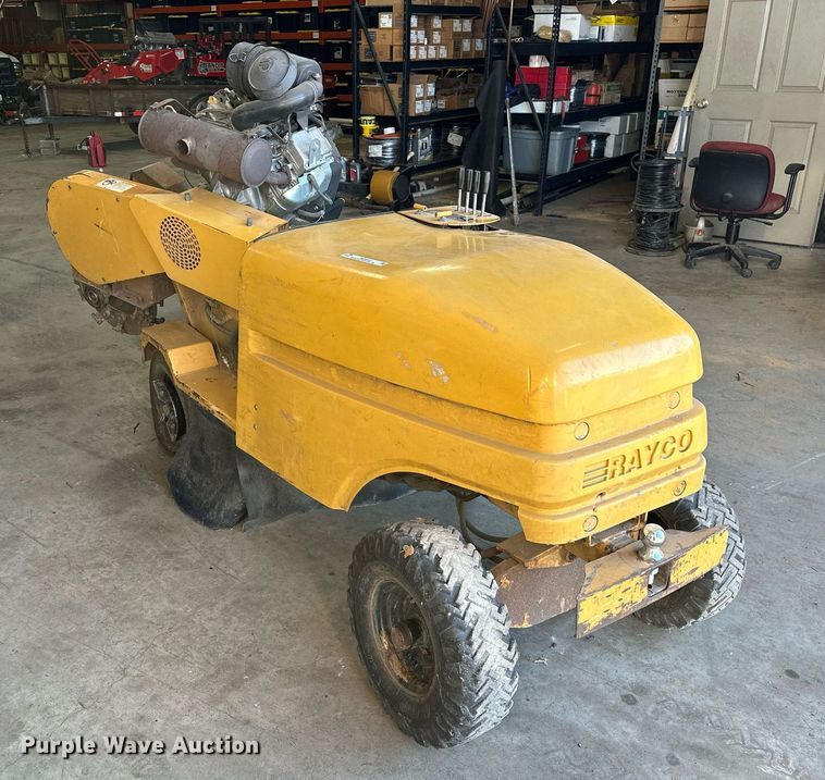 image for item NQ9322 2005 Rayco RG1631  stump grinder