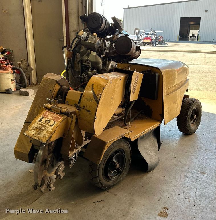 image for item NQ9322 2005 Rayco RG1631  stump grinder