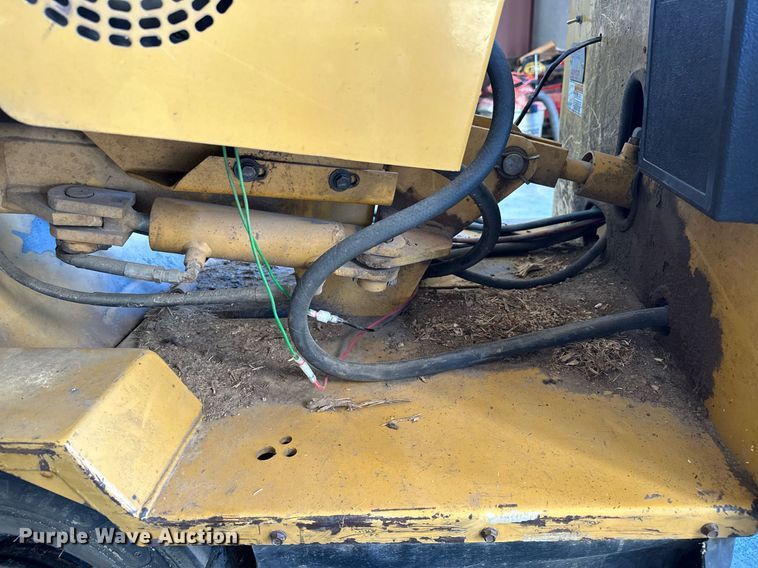 image for item NQ9322 2005 Rayco RG1631  stump grinder