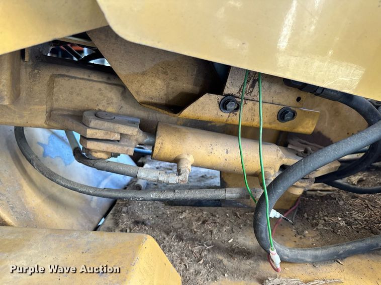 image for item NQ9322 2005 Rayco RG1631  stump grinder