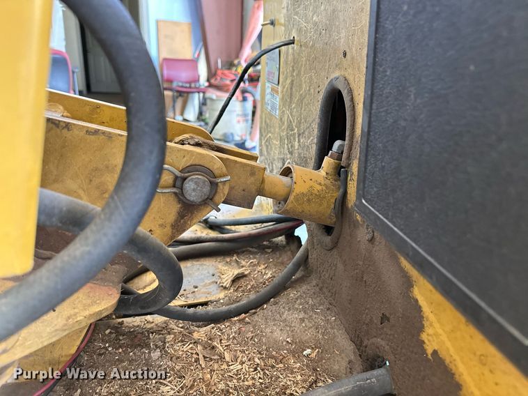 image for item NQ9322 2005 Rayco RG1631  stump grinder