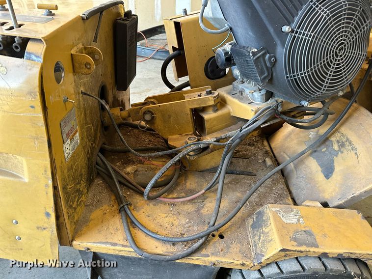 image for item NQ9322 2005 Rayco RG1631  stump grinder