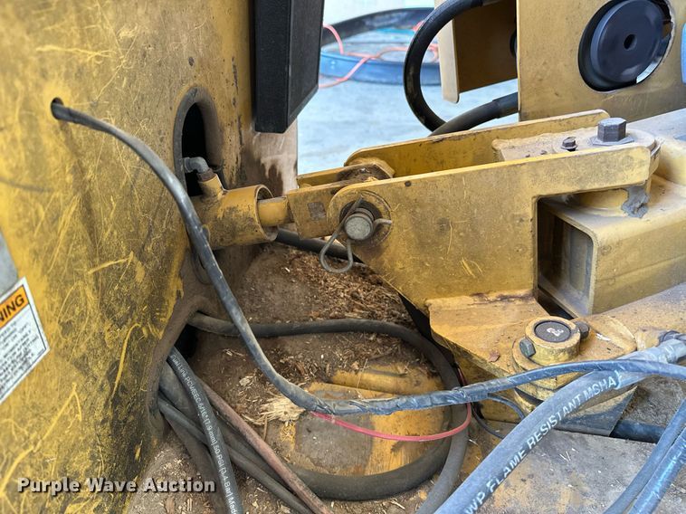 image for item NQ9322 2005 Rayco RG1631  stump grinder