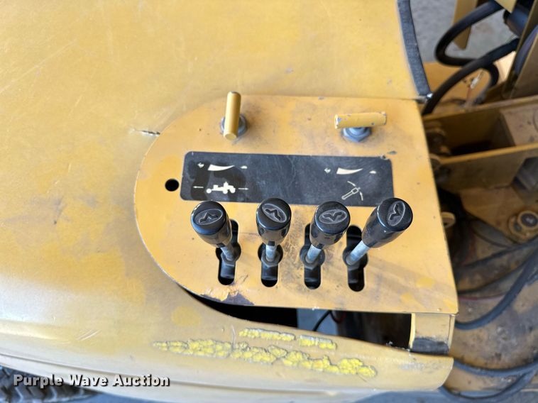 image for item NQ9322 2005 Rayco RG1631  stump grinder