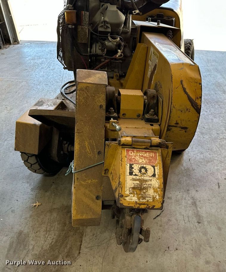 image for item NQ9322 2005 Rayco RG1631  stump grinder