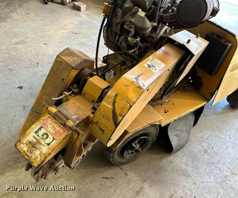 image for item NQ9322 2005 Rayco RG1631  stump grinder