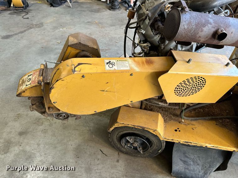 image for item NQ9322 2005 Rayco RG1631  stump grinder