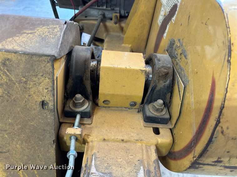 image for item NQ9322 2005 Rayco RG1631  stump grinder