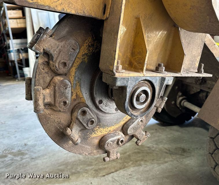 image for item NQ9322 2005 Rayco RG1631  stump grinder