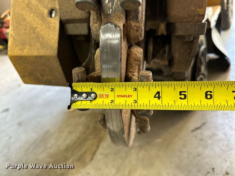 image for item NQ9322 2005 Rayco RG1631  stump grinder