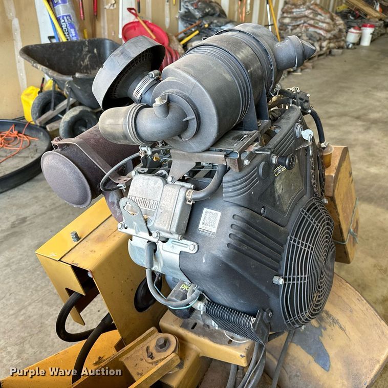 image for item NQ9322 2005 Rayco RG1631  stump grinder