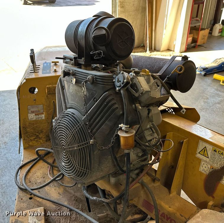 image for item NQ9322 2005 Rayco RG1631  stump grinder