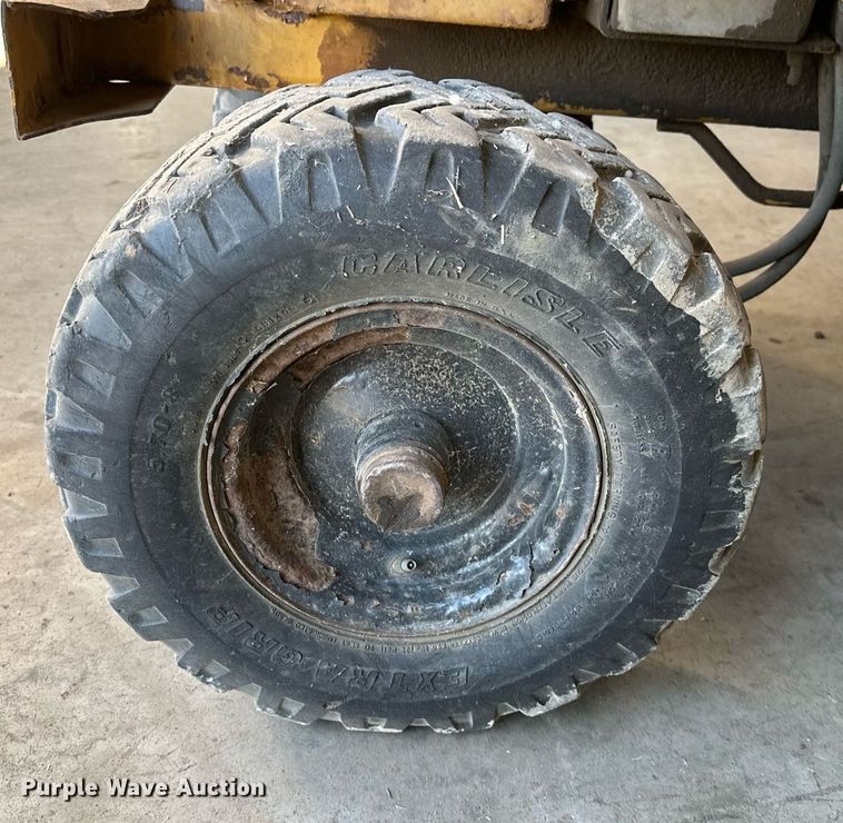 image for item NQ9322 2005 Rayco RG1631  stump grinder