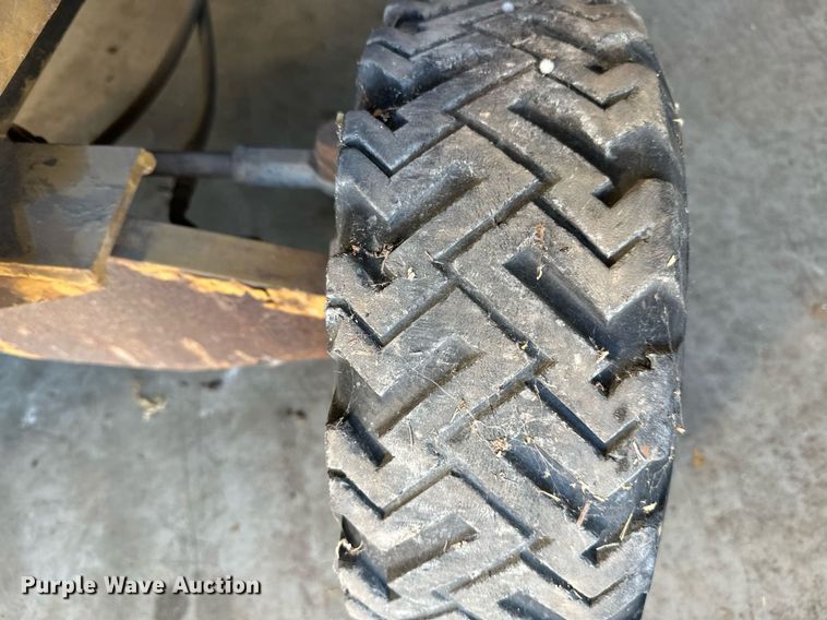 image for item NQ9322 2005 Rayco RG1631  stump grinder