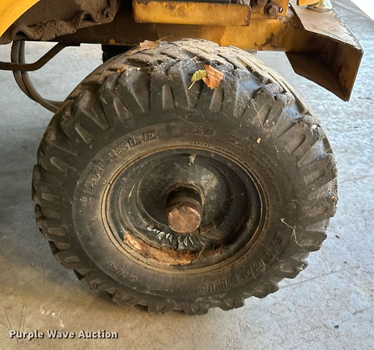 image for item NQ9322 2005 Rayco RG1631  stump grinder