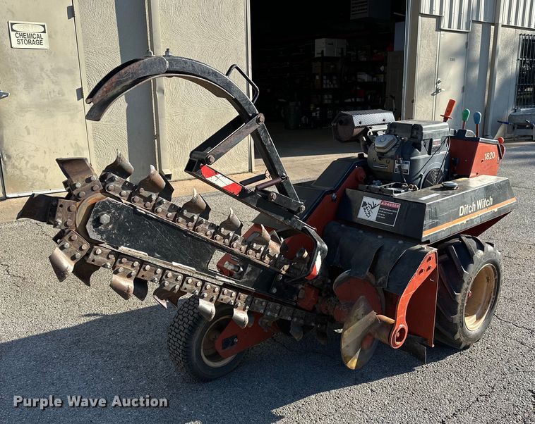 image for item NQ9323 2006 Ditch Witch 1820  trencher