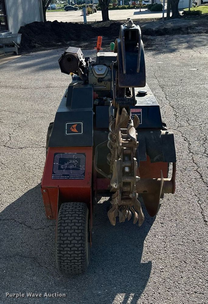 image for item NQ9323 2006 Ditch Witch 1820  trencher