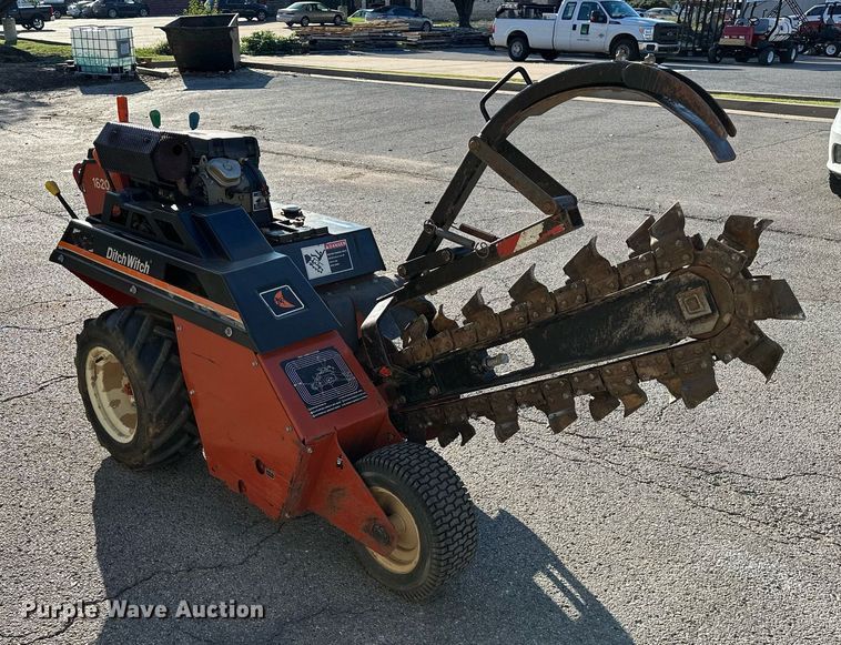 image for item NQ9323 2006 Ditch Witch 1820  trencher