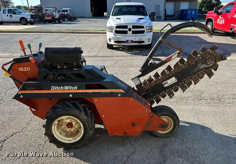 image for item NQ9323 2006 Ditch Witch 1820  trencher