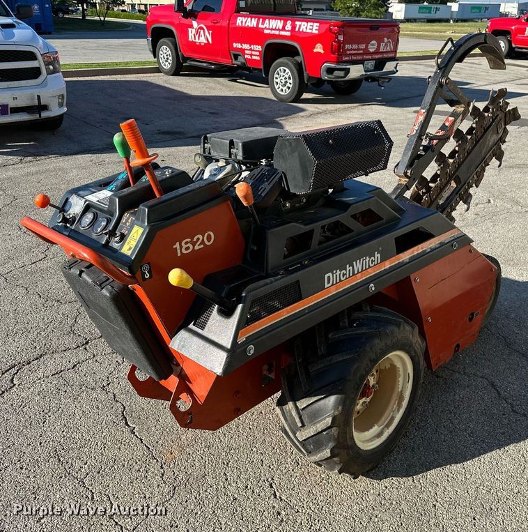 image for item NQ9323 2006 Ditch Witch 1820  trencher