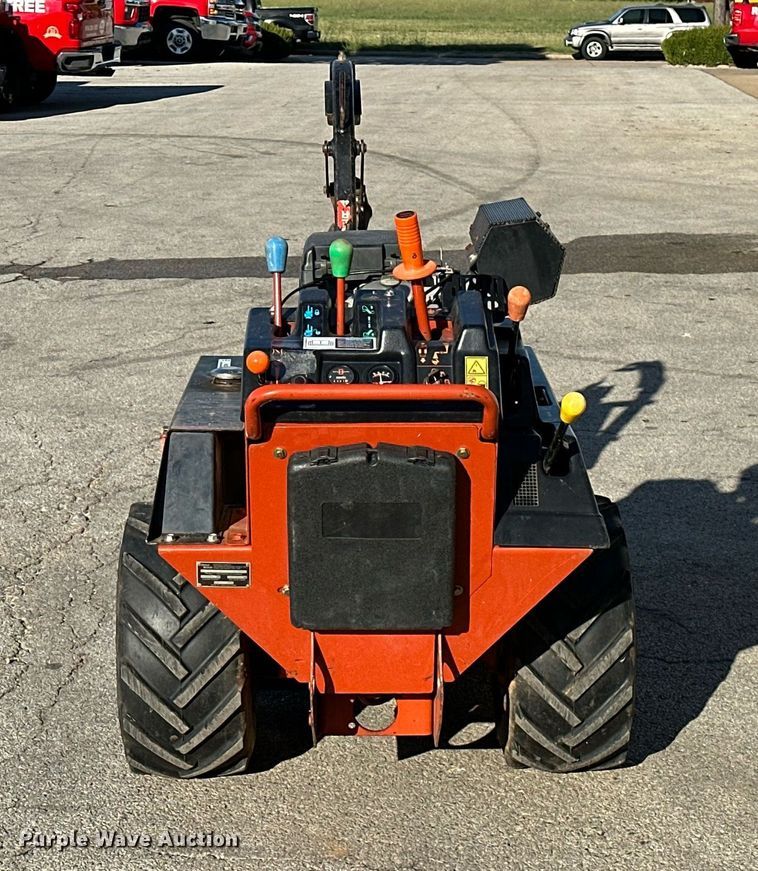 image for item NQ9323 2006 Ditch Witch 1820  trencher