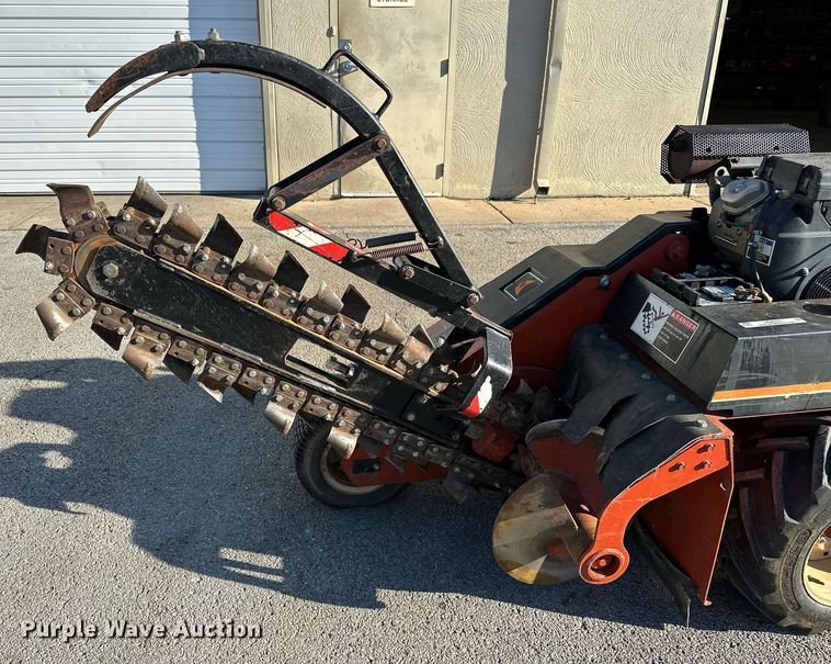 image for item NQ9323 2006 Ditch Witch 1820  trencher