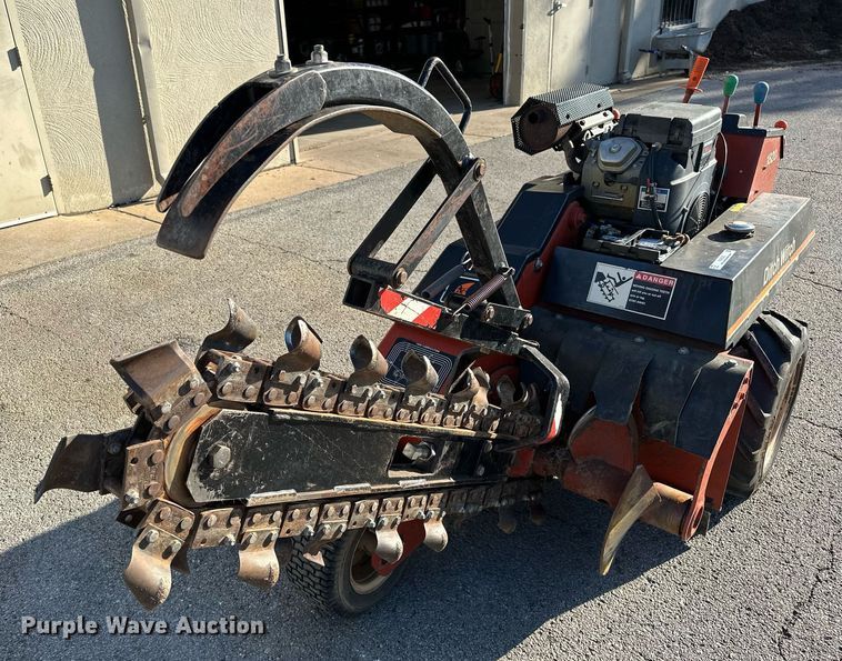 image for item NQ9323 2006 Ditch Witch 1820  trencher