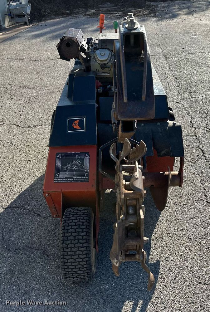image for item NQ9323 2006 Ditch Witch 1820  trencher