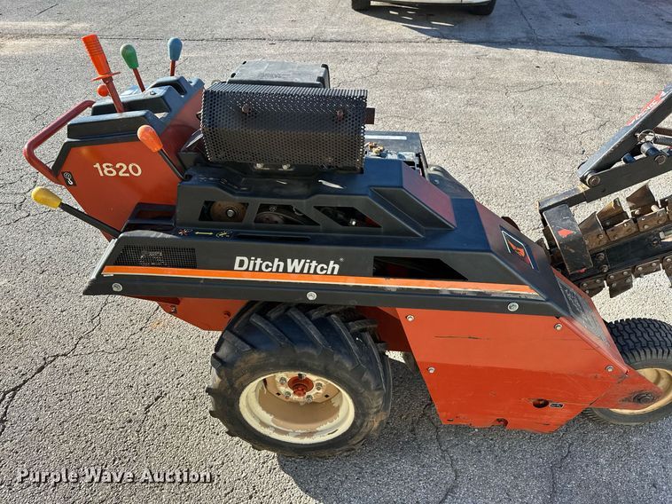image for item NQ9323 2006 Ditch Witch 1820  trencher