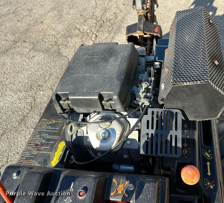 image for item NQ9323 2006 Ditch Witch 1820  trencher