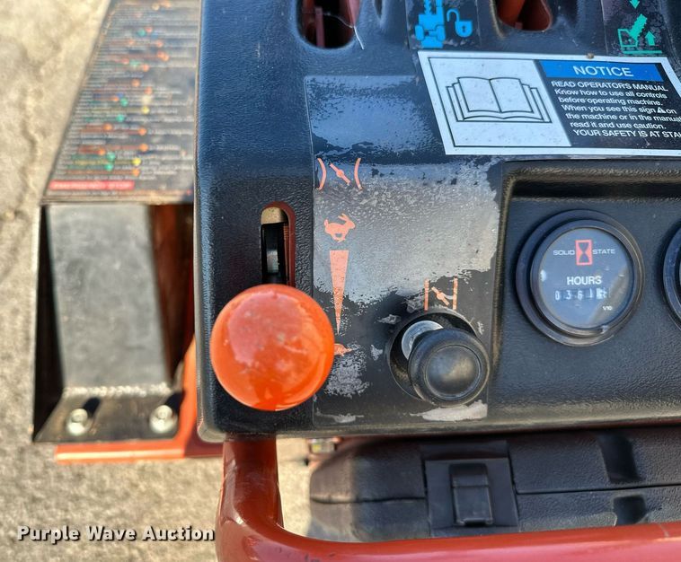 image for item NQ9323 2006 Ditch Witch 1820  trencher