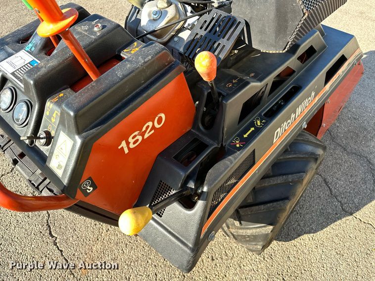 image for item NQ9323 2006 Ditch Witch 1820  trencher
