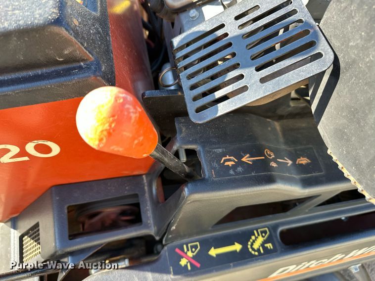 image for item NQ9323 2006 Ditch Witch 1820  trencher