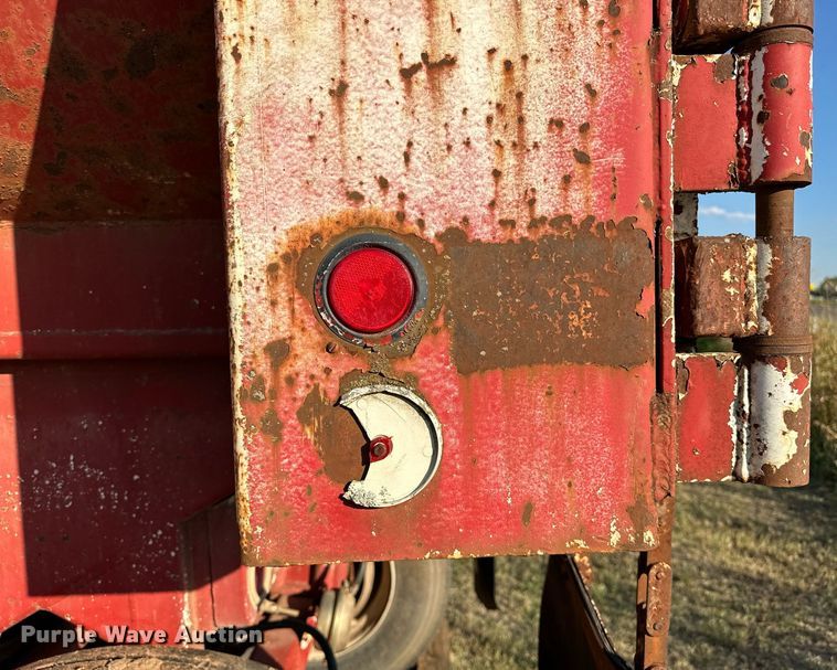 image for item NQ9336 1985 Fruehauf DRX-M2-530  end dump trailer