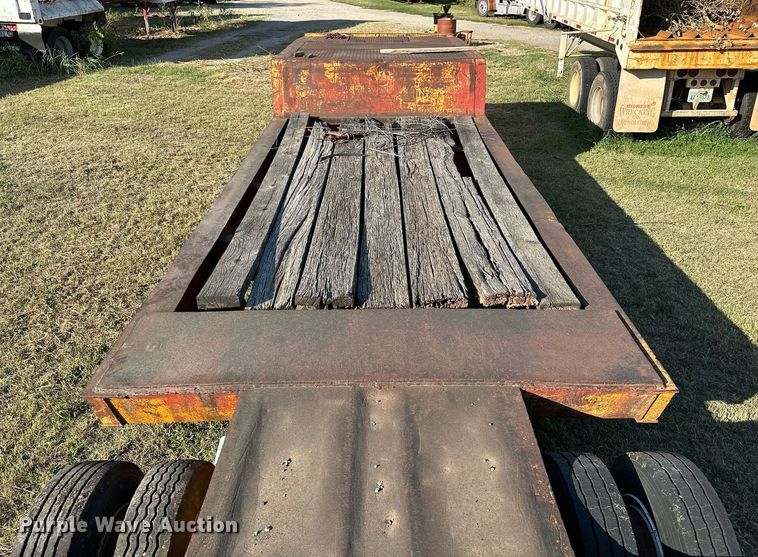 image for item NQ9342 1966 Fruehauf  drop deck trailer
