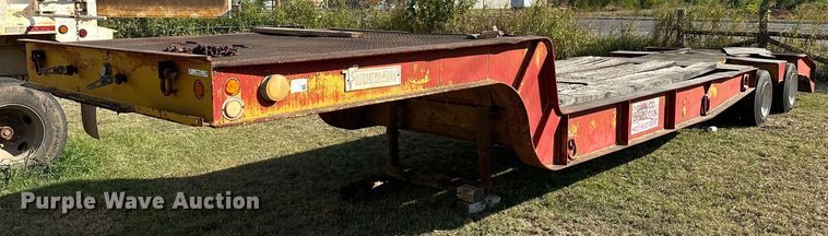 image for item NQ9342 1966 Fruehauf  drop deck trailer
