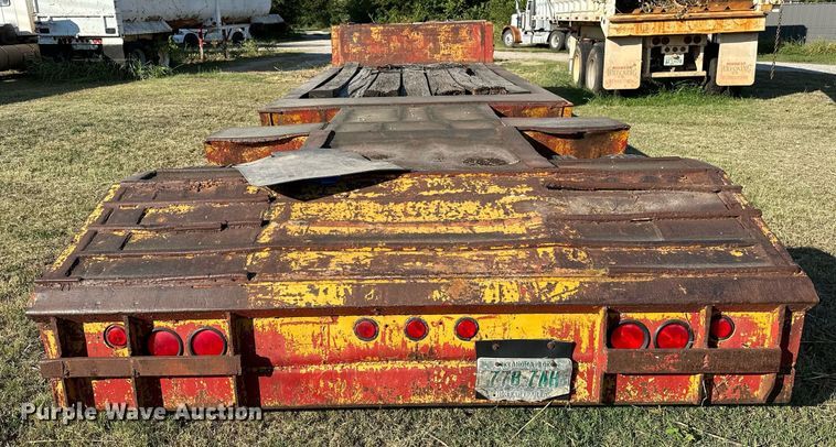image for item NQ9342 1966 Fruehauf  drop deck trailer