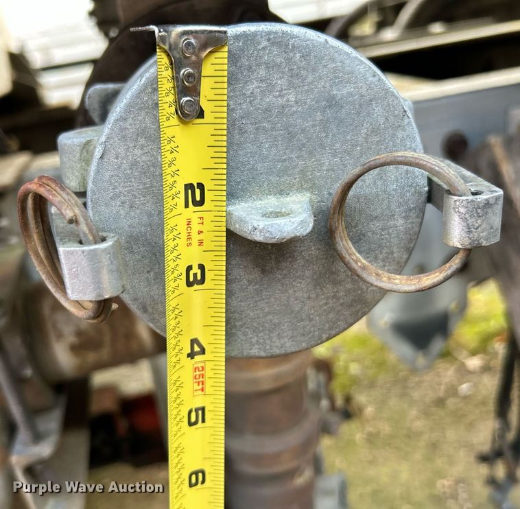 image for item NQ9830 1995 Peterbilt 375  tank truck