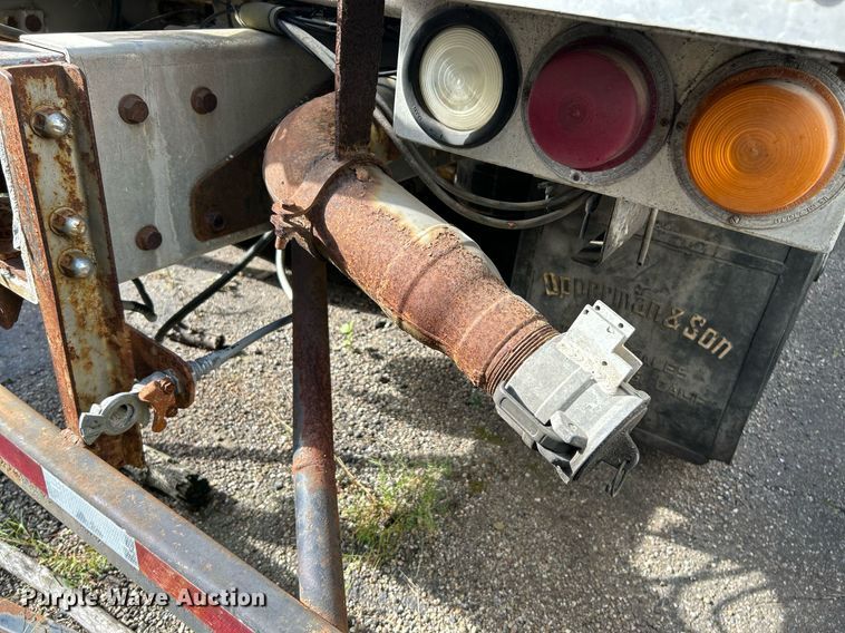 image for item NQ9830 1995 Peterbilt 375  tank truck