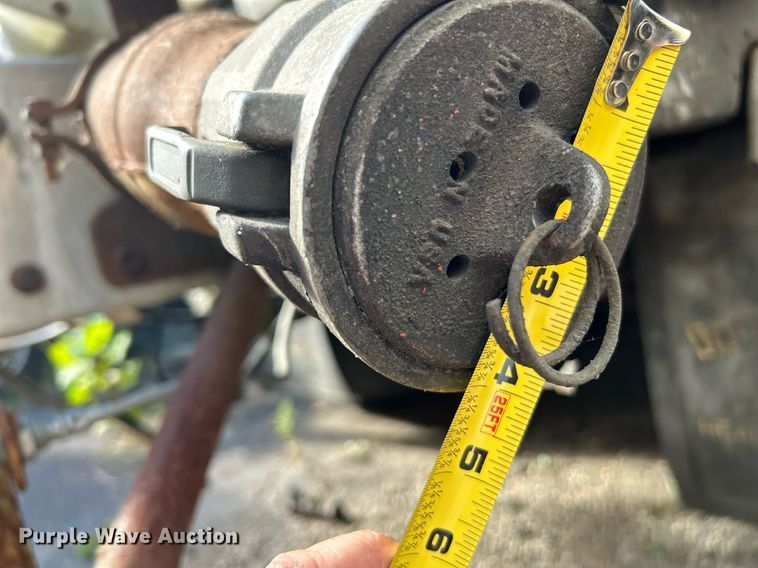 image for item NQ9830 1995 Peterbilt 375  tank truck