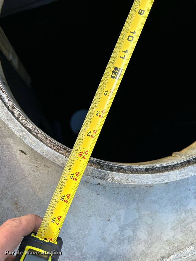 image for item NQ9830 1995 Peterbilt 375  tank truck