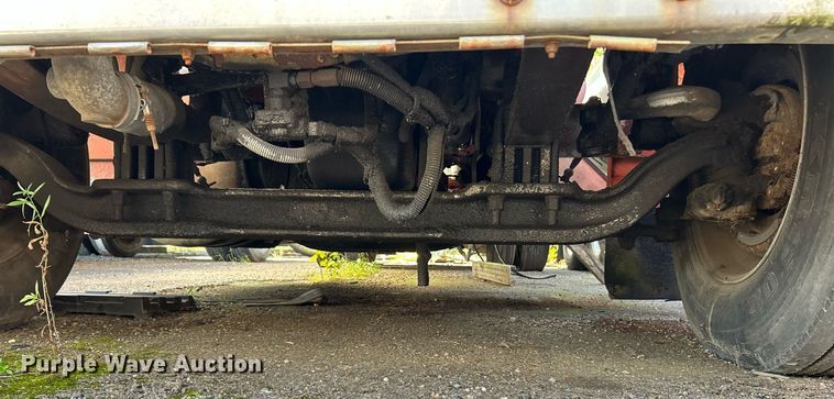 image for item NQ9830 1995 Peterbilt 375  tank truck