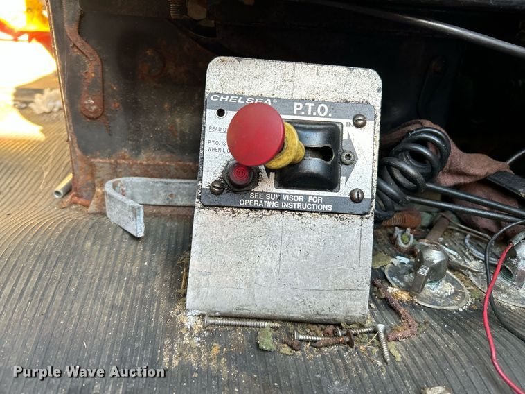 image for item NQ9830 1995 Peterbilt 375  tank truck