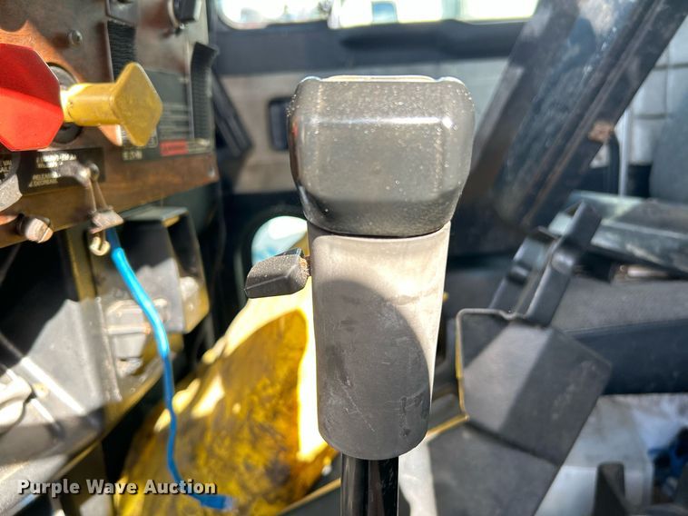 image for item NQ9830 1995 Peterbilt 375  tank truck